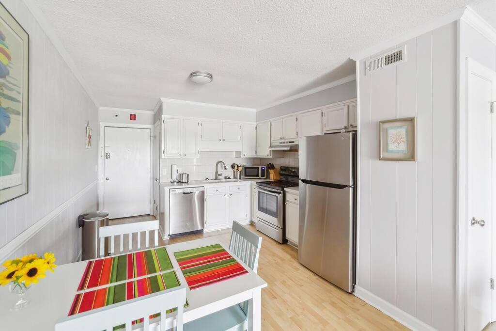 Right Across Beach Pool View Private Balcony By Zen Living Short Term Rental Myrtle Beach Buitenkant foto