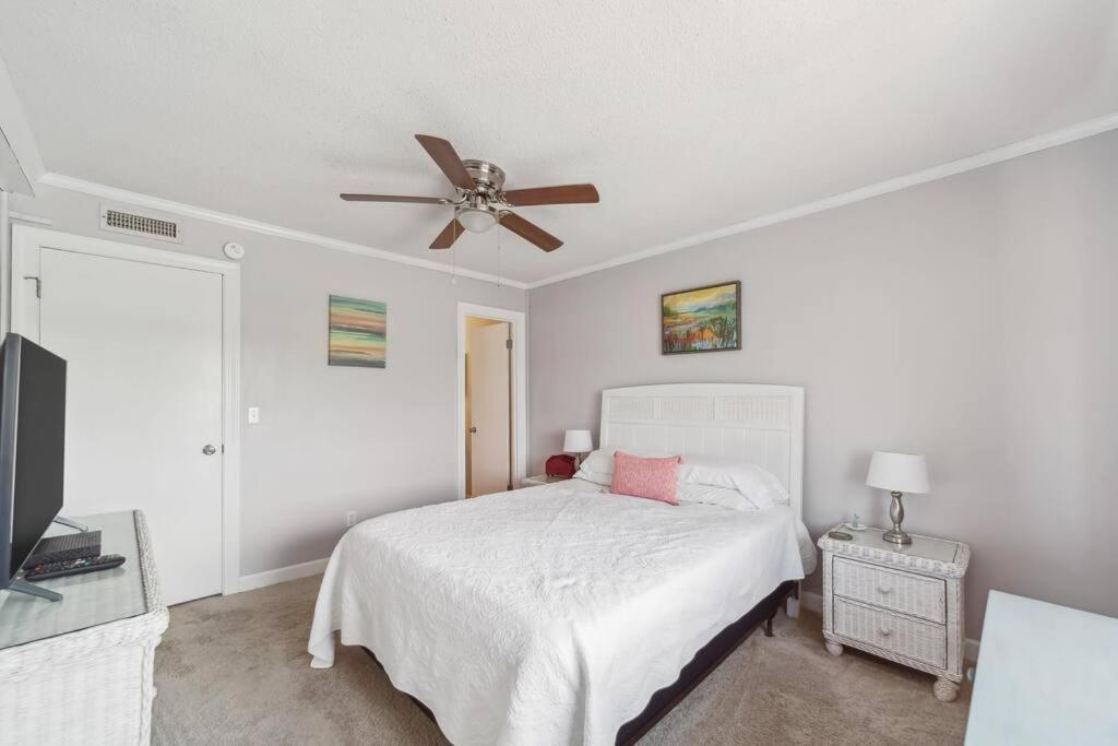 Right Across Beach Pool View Private Balcony By Zen Living Short Term Rental Myrtle Beach Buitenkant foto